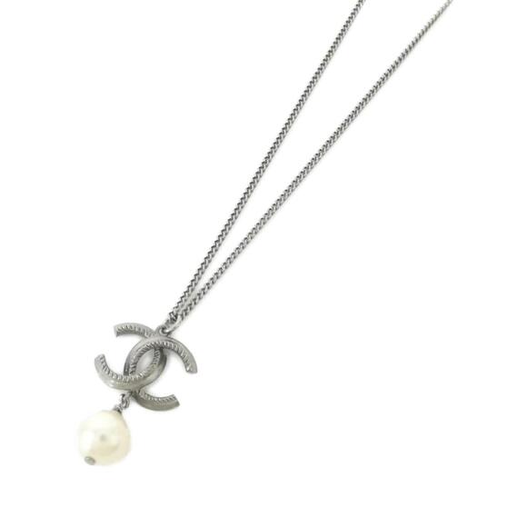 CHANEL White Necklace